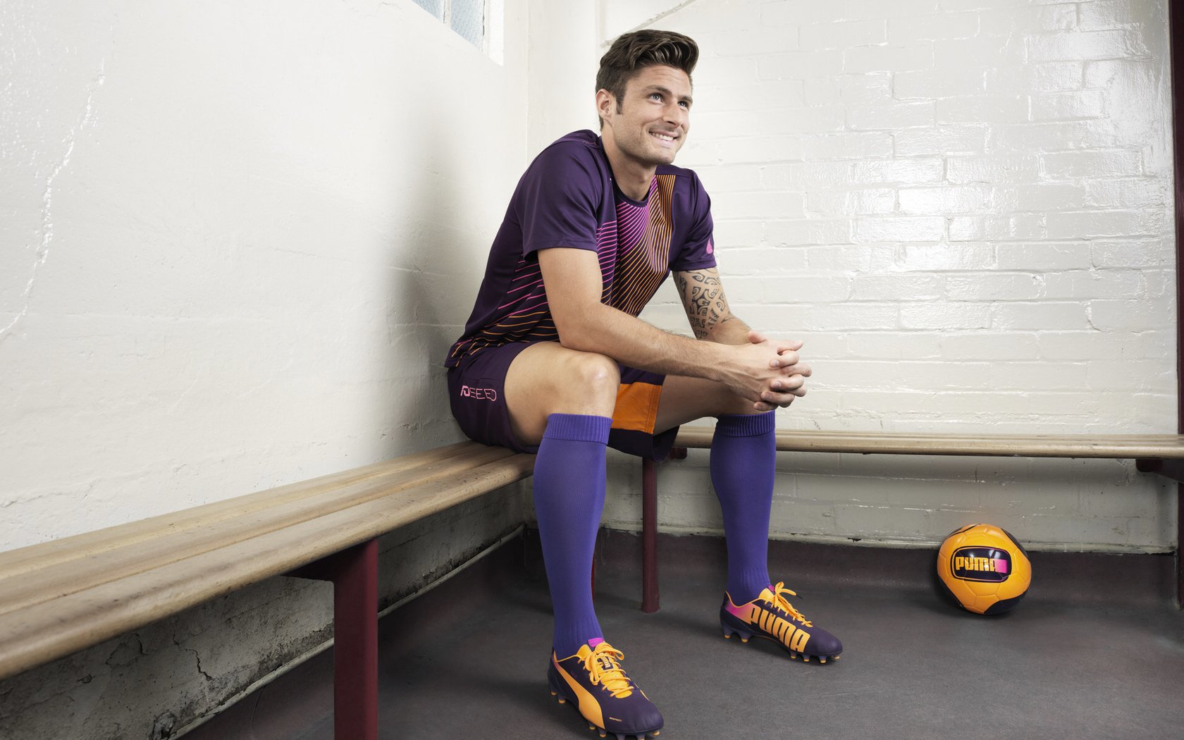 Kaiyun APP-中国足球国家队聚焦压迫式防守体系重建，足球防守压迫教案